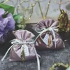 Emballage cadeau 20pcs / Lot Satin Chocolat Bonbons Emballage De Mariage Fête D'anniversaire Faveurs Titulaire De Luxe Jewerly Cadeaux Sac Pour Les Invités