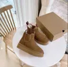 Stövlar 2022 Mini Neumel Plattform Chelsea Boot Designer Kvinna Vinter Ankel Australien Snö Tjockbotten Äkta Läder Varma Fluffiga Stövlar Med sugg HGG