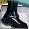 2022 Nya Half Boots Martin Designer Luxury Waterproof Rubber ￤kta kalvskinn mjuka midsolskor Skor g￶r att benen ser smalare storlek 34-40