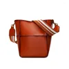 이브닝 가방 고품질 여성 2023 Cowhide Fashion Women 's Bucket Wide Shoulder Belt 경사 아동 어머니 가방 3080