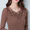 女性用Tシャツ2022セクシーなチャーム女性のTシャツスプリングワイルドフェイクシルバーシルクヤーンレーススリム韓国バージョン刺繍長いスリーブ