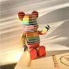 Nieuwe spot game Bearbrick 400% polygonaal golvend patroon regenboog hout gewelddadige bouwsteen beren speelgoedpop 28 cm