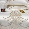 Set di biancheria da letto Luxury Gold Feather Embroidery Cotone egiziano Champagne / Giallo chiaro Patchwork Copripiumino Lenzuolo Federe Set 221205