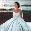 Princess V Neck Feather Luxury Ball Gown Wedding Dress glittrande pärlor pärlor brudar klänning Pageant Vestido de Novia Custom Made Made