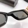 2023Luxury Rectangle Women Solglas￶gon Fashion Womens varum￤rke Deisnger Full Frame UV400 Lens Summer Style Small Square Top Calles With Case 0096