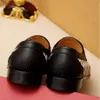 2023 män andningsbara slip-on casual loafers varumärke formella affärsklänningskor män prom party bröllop plattskor storlek 38-45 mkjkm rh7000002