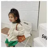 Baby Girls Messenger Bag Designer Letter Wallets Classic Brand Bags Childrens Fashion Handbag Kids Outdoor Casusl Package Girl Crossbody Bag. حقيبة رسول بنات اطفال مصمم رسالة محافظ كلاسيك ماركة حقائب اطفال موضة حقيبة يد الاطفال في الهواء الطلق Casusl حزمة فتاة حقيبة كروسبودي