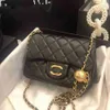 Canal de diseñador Bolso de mano Bolso Hombre Mujer Amantes Piel de oveja Cadena de bola pequeña Mujer Nuevo Lingge Cuenta dorada Cuadrado Un hombro Me223m