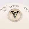Słynny projekt marka Desinger broszka kobiety kryształ Rhinestone perła list broszki garnitur Pin luksusy moda prezenty biżuteria odzież akcesoria do dekoracji Style-3