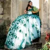 2023 Dure Emerald Green Quinceanera -jurken Wit voering Bloembloemen Parels Parels Lant Appliques van de schouder Zoet 16 jurk lange trein