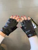 Designerskie rękawiczki na otwartym palce skórzane chętne damskie damskie owczegy zimowy rękawiczka dla kobiet oficjalna replika wielkość europejska rozmiar t0p jakość 022