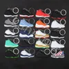 Schlüsselanhänger Lanyards Großhandel Designer Mini Silikon Sneaker Männer Frauen Kinder Schlüsselanhänger Geschenk Schuhe Handtasche Kette Basketball Schuhhalter Komfort