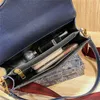 2022 Designer-Luxus-Constances-Handtaschen Home Leder Goldschnalle Linie Palmendruck Unterarm Stewardess Tofu Quadratisch blau2614