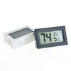 Mini-Digital-LCD-Umgebungsthermometer, Hygrometer, Luftfeuchtigkeits- und Temperaturmessgerät. In der Kühlbox im Zimmer