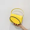 D Messenger Bag Damen Sommer Nische Design Schulter Jingle Bag Einfache und vielseitige Kontrast-Unterarm-Handtasche 2206143288