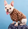 クラシックドッグアパレル編みセーターカジュアルラグジュアリープレスビアレターニッティングデザイナー厚い温かいウールパーカーコートペット服の子犬の子犬