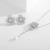 Naszyjnik luksusowe nowoczelne kolczyki z kwiatami nosek. Zestawy biżuterii