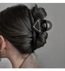 Moda klamra do włosów dla kobiet projektant klasyczny odwrócony trójkąt włosy kobiety dziewczęta marka list celtic spinki do włosów luksusowa szpilka peeling czarna biżuteria