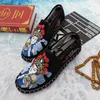 Обувь обувь старая пекинская ткань вышивая цветочный социальный парень мужчина мокасин Gommino Студент повседневная мода национальный китайский стиль 221207