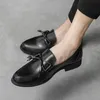 2023 New Men Bowtie Patent Leather Driving Shoes Luxury Stylist Dress Evening Wedding Office Footwear Sapato Social Masculino