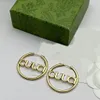 Brincos grandes de argola de marca, clássicos, banhados a ouro 18K, brincos de letra, material de latão, pingente, moda feminina, joias simples com caixa