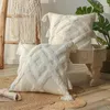 Travesseiro branco chenille travesseiro tufted home mobiling estilo mobill em forma de tecla borla norte -americana 45x45cm