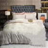 أغطية سرير مصممة من العلامة التجارية غطاء لحاف مطبوع بحرف H لحاف رقيق وناعم وملاءة سرير عصرية HT2023