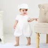 First Communion Robes Baptême Robe Baby Baby White White One-Pice Shorts avec un chapeau deux ensembles MQ9706