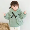 Ny stil barn pojke flicka hoodies med v￤ska vinter ull tjocka barn l￥nga ￤rmar huva tr￶ja sm￥barn baby varm kappa
