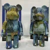 NOVO 400% da ação de brinquedos de ação bearbrick Road Country em Provence na noite 28 cm Dolls Medicom Toys Vinly Doll na caixa de varejo