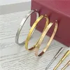 Un classico braccialetto in oro massiccio con diamanti, braccialetti di design in acciaio inossidabile con fascino, con cacciavite, qualità di lusso, gioielli di lusso, compleanno, regalo di Natale per donna