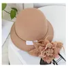 Bérets britannique Lady Deby course Fedora hiver élégant fleur lin casquette de soleil femmes Vaction large bord Cloche seau chapeaux