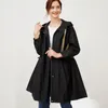 Trench de trincheira feminina Europa Autumn 2022 Plus Size Size Moda Feminina Contraste Caso Longo Longo Capuz Show Manga fina