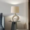 Lâmpadas de mesa Modern minimalista lâmpada de mesa de arte nórdica Fabric lampshade Bedroom Bedside Estudo de amostra de sala de estar de decoração Decoração D Decoração D