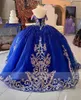 2023 Robes de Quinceanera modestes bleu royal et paillettes d'or appliques robes de bal sur l'épaule Pageant bal doux 16 robe corset haut