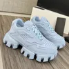 Marque de mode Sport Designer Couple Casual Chaussures Femmes Hommes Gris Technique Mesh PU Matériel Courir Plate-Forme Homme Chaussures Réfléchissant