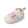 Nouveau bébé premiers marcheurs mignon amour étoile imprimé petites chaussures blanches à semelle souple chaussures décontractées 0-18 mois marche