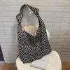 Bolsos de noche 2022, bolso elegante con estampado de leopardo para mujer, bolso de hombro que combina con todo de estilo coreano, bolso cruzado de compras para mujer