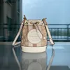 Sconto del 50% nei negozi 2023 Borsa alla moda Nuova mini borsa a secchiello Dempy Grande etichetta rotonda Borsa da donna con coulisse Una spalla Borsa a tracolla portatile