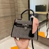 Totes Diamond Lady Bag Nastri Crossbody Luxury Designer Brand Borse a tracolla di moda Borse Borsa di alta qualità Borsa per telefono Portafoglio Metallic Plain