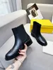 Designer de botas de luxo homens mulheres sapatos plataforma base fina conforto em relevo couro patente mules cobre triplo preto rosa marfim inverno moda botas 1118