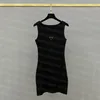 Kvinnor Casual Sling Dress Designer Knits Es Triangle Badge Fashion Sleeveless Sticked kjolar