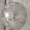 Decorazione per feste Palloncino natalizio da 12 pollici Stampato fiocco di neve bianco Disposizione dorata trasparente