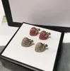 Retro full diamant jordgubbe örhängen klassiska märke öron studdesigner örhängen har stämpel för kvinnor lady party bröllop smycken med låda