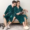 Mäns sömnkläder sommar mjuk gyllene sammet badrock män tunna långa kläder par lyx v-ringning kvinnlig mantel kimono med skärmar vårförband