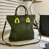 Designer handväskor nylon tygväska stora hobo väskor totes axel shopping crossbody väskor triangel kvinnors handväska guld metall svarta pursar svarta hobos