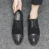 Nouveau noir pointu daim clouté Rivet chaussures Oxford décontractées pour hommes robe de mariée formelle retour Sapato Social Masculino