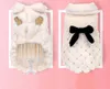 Vêtements pour chiens 2022 Automne et hiver Princesse Fan Blanc Fluffy Élégant Noir Bow Coton Vêtements Simple Mode