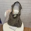 Bolsos de noche 2022, bolso elegante con estampado de leopardo para mujer, bolso de hombro que combina con todo de estilo coreano, bolso cruzado de compras para mujer