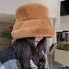 Le donne addensano i cappelli della benna della parte superiore piana del cappello di grandi dimensioni del cappello caldo di inverno della ragazza del cappello del pescatore di Panama del regalo all'aperto